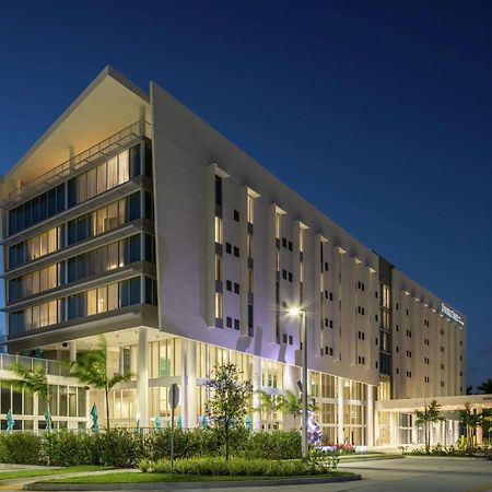 Doubletree By Hilton Miami Doral Hotel Sweetwater Екстериор снимка