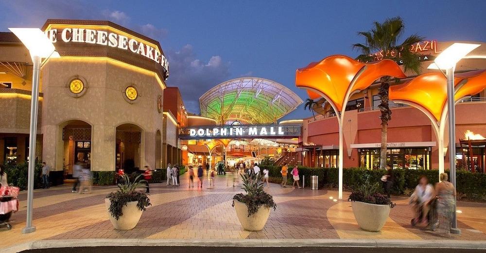 Doubletree By Hilton Miami Doral Hotel Sweetwater Екстериор снимка