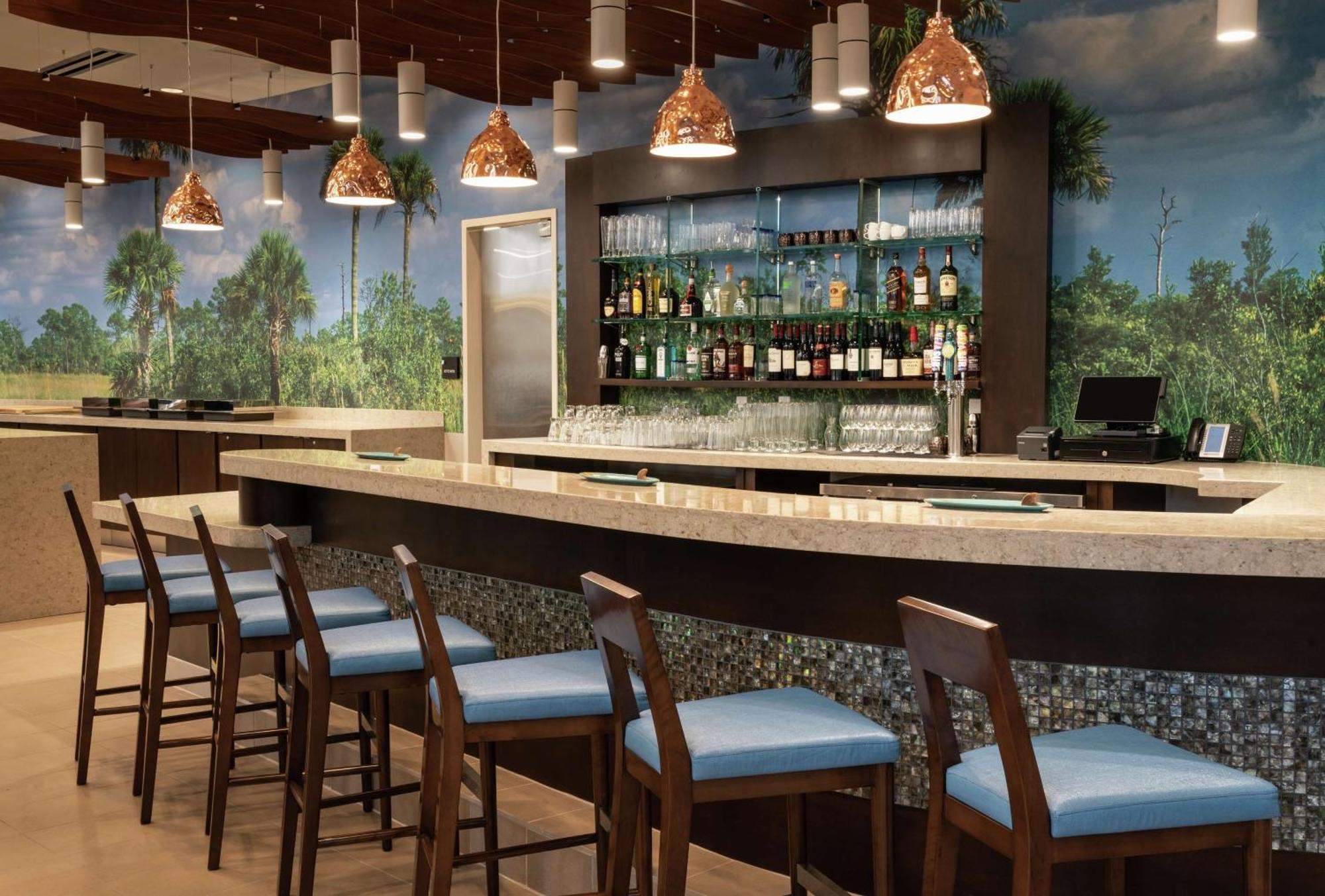 Doubletree By Hilton Miami Doral Hotel Sweetwater Екстериор снимка