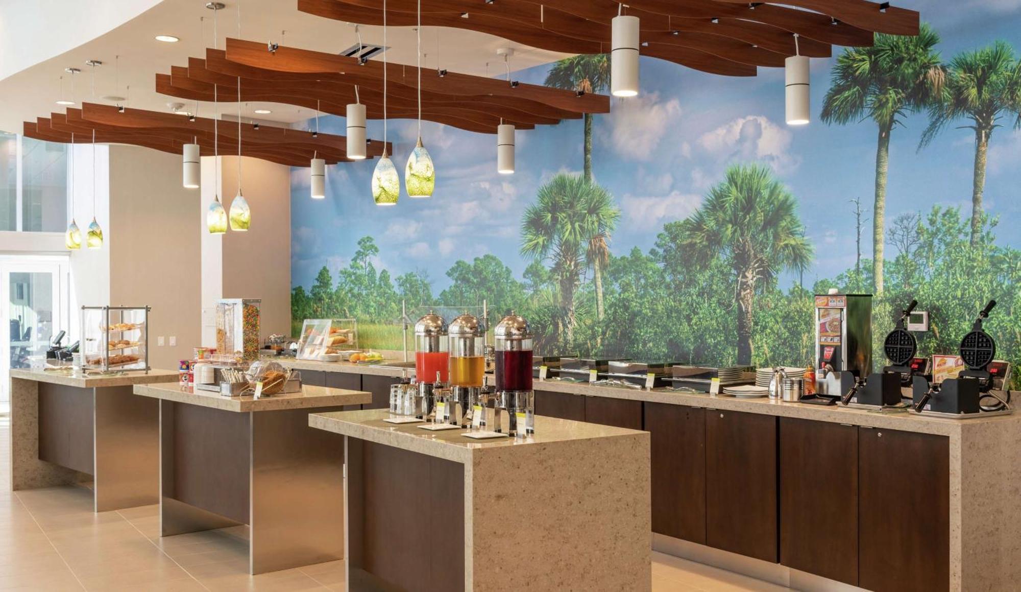 Doubletree By Hilton Miami Doral Hotel Sweetwater Екстериор снимка