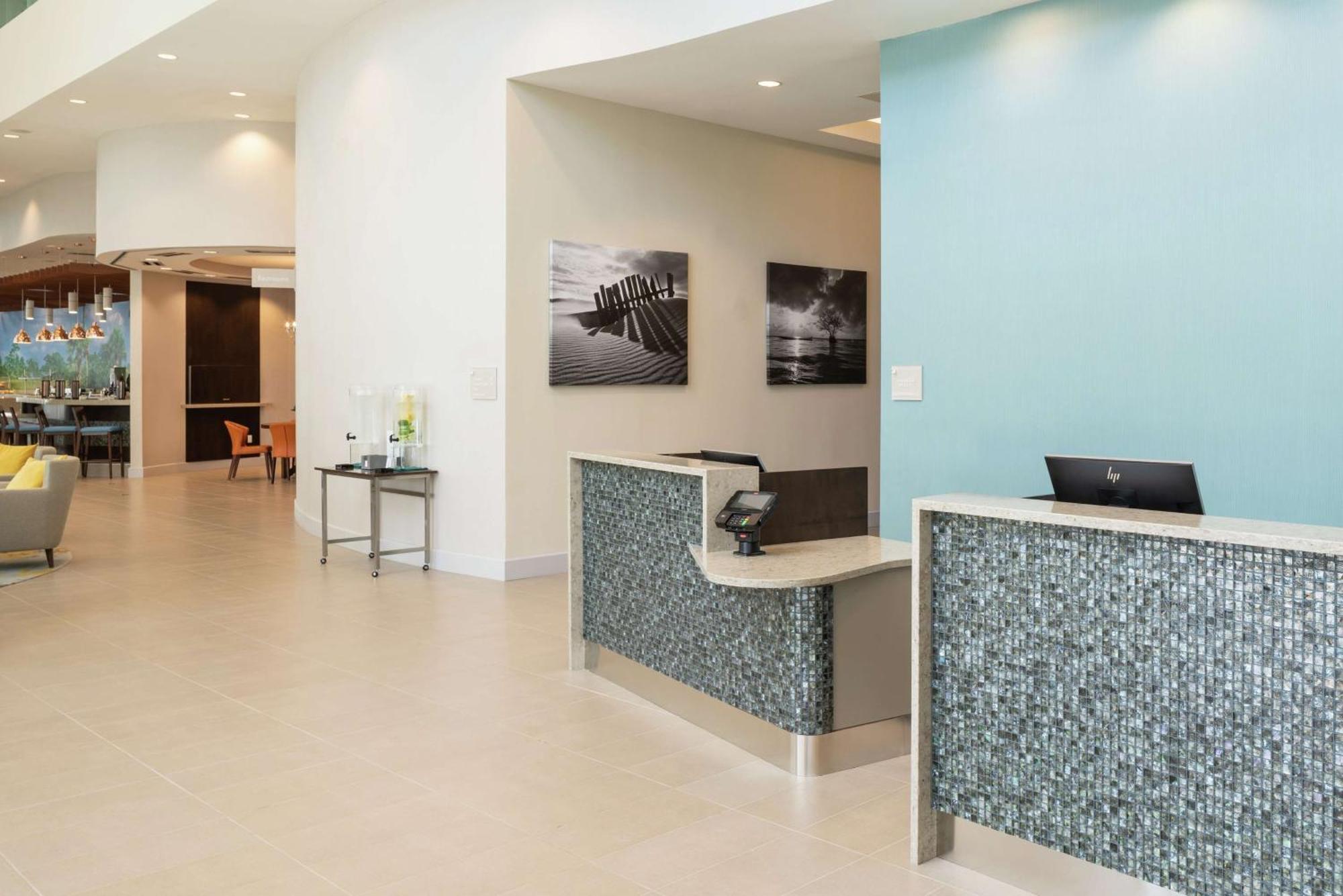 Doubletree By Hilton Miami Doral Hotel Sweetwater Екстериор снимка