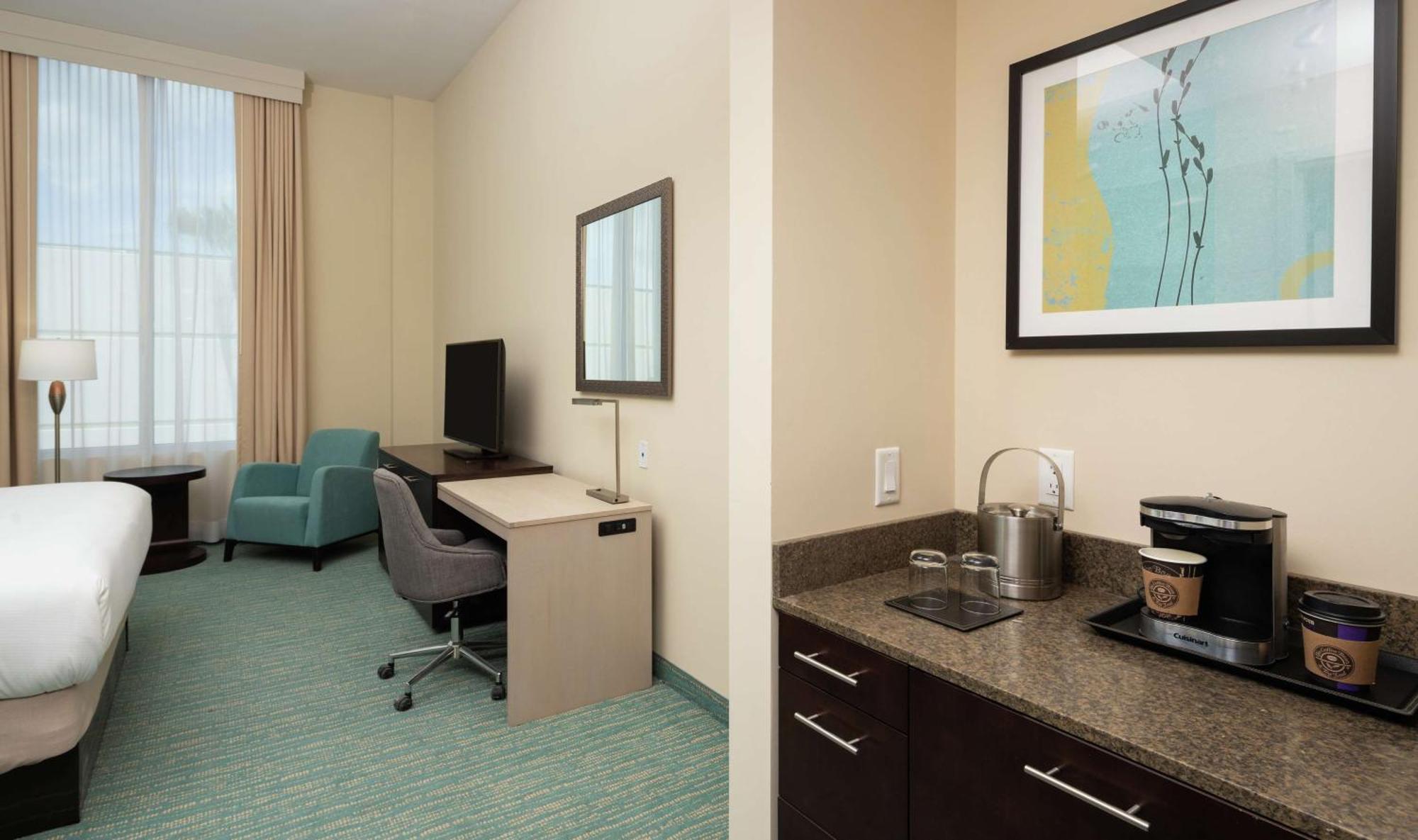 Doubletree By Hilton Miami Doral Hotel Sweetwater Екстериор снимка