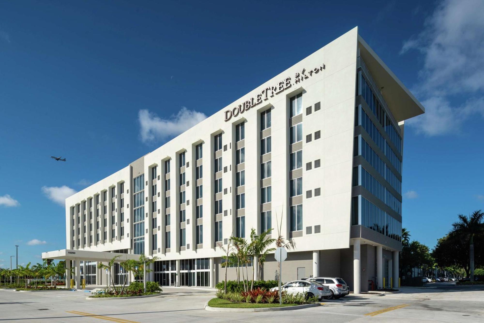 Doubletree By Hilton Miami Doral Hotel Sweetwater Екстериор снимка