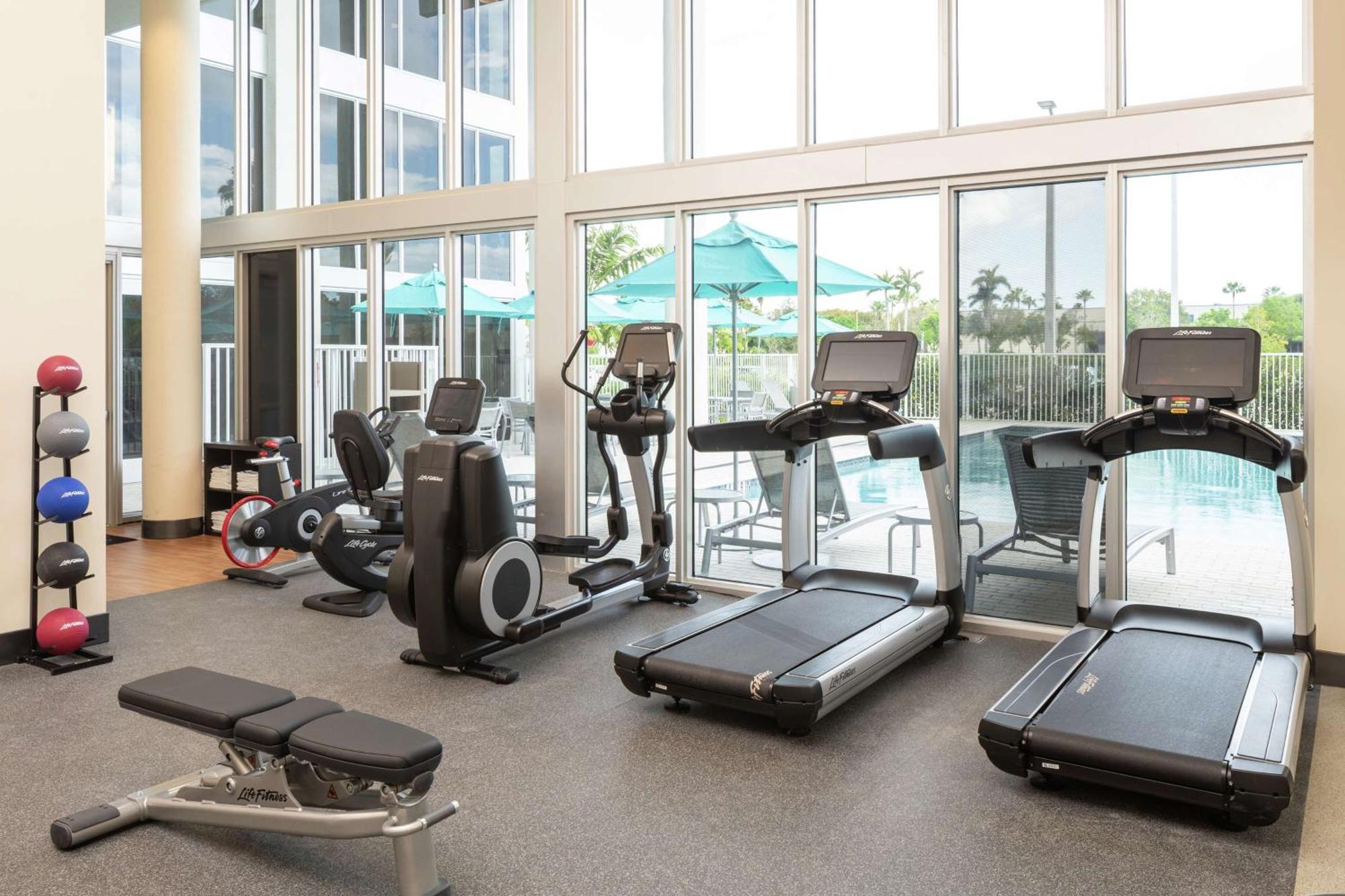 Doubletree By Hilton Miami Doral Hotel Sweetwater Екстериор снимка