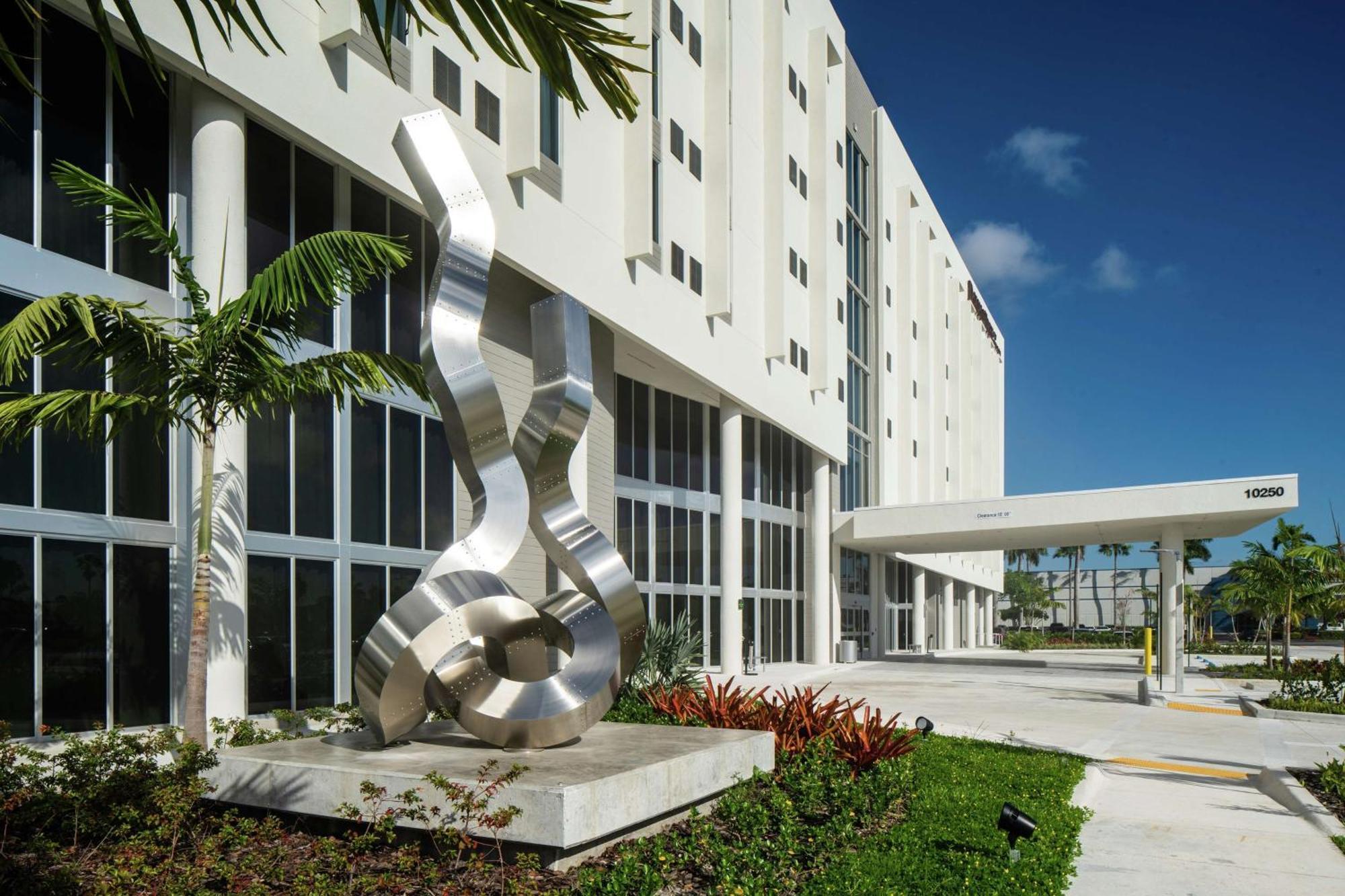 Doubletree By Hilton Miami Doral Hotel Sweetwater Екстериор снимка