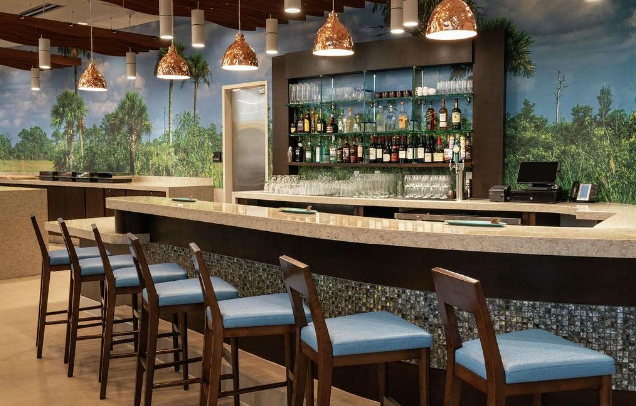 Doubletree By Hilton Miami Doral Hotel Sweetwater Екстериор снимка