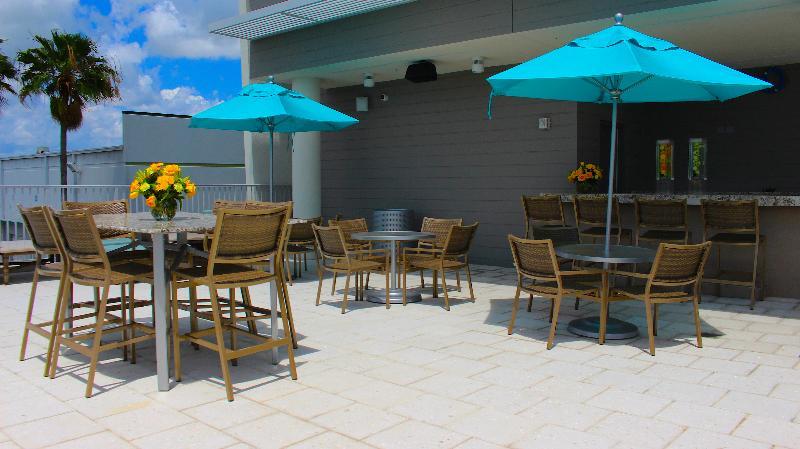 Doubletree By Hilton Miami Doral Hotel Sweetwater Екстериор снимка